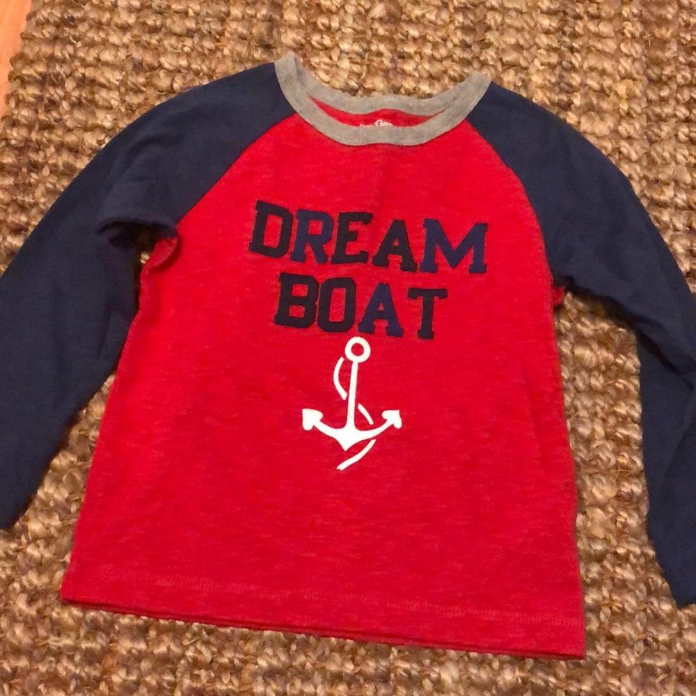 Gap valentines themed shirt ❤️